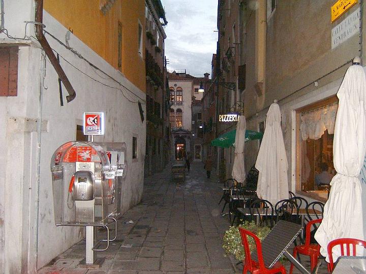 Venice-Alley 2.JPG